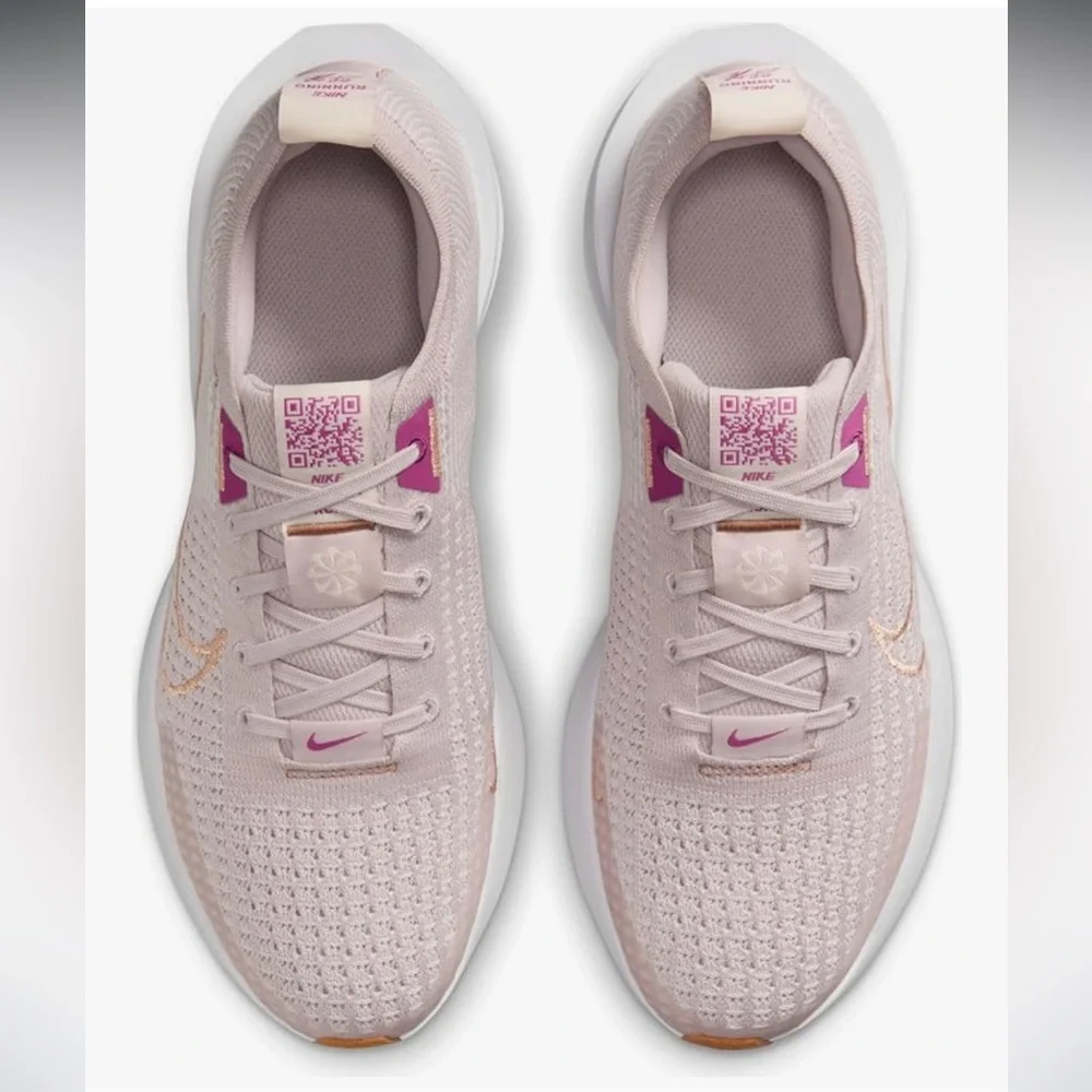 Nike Women’s Interact Run Running Shoes - Picture 8 of 16
